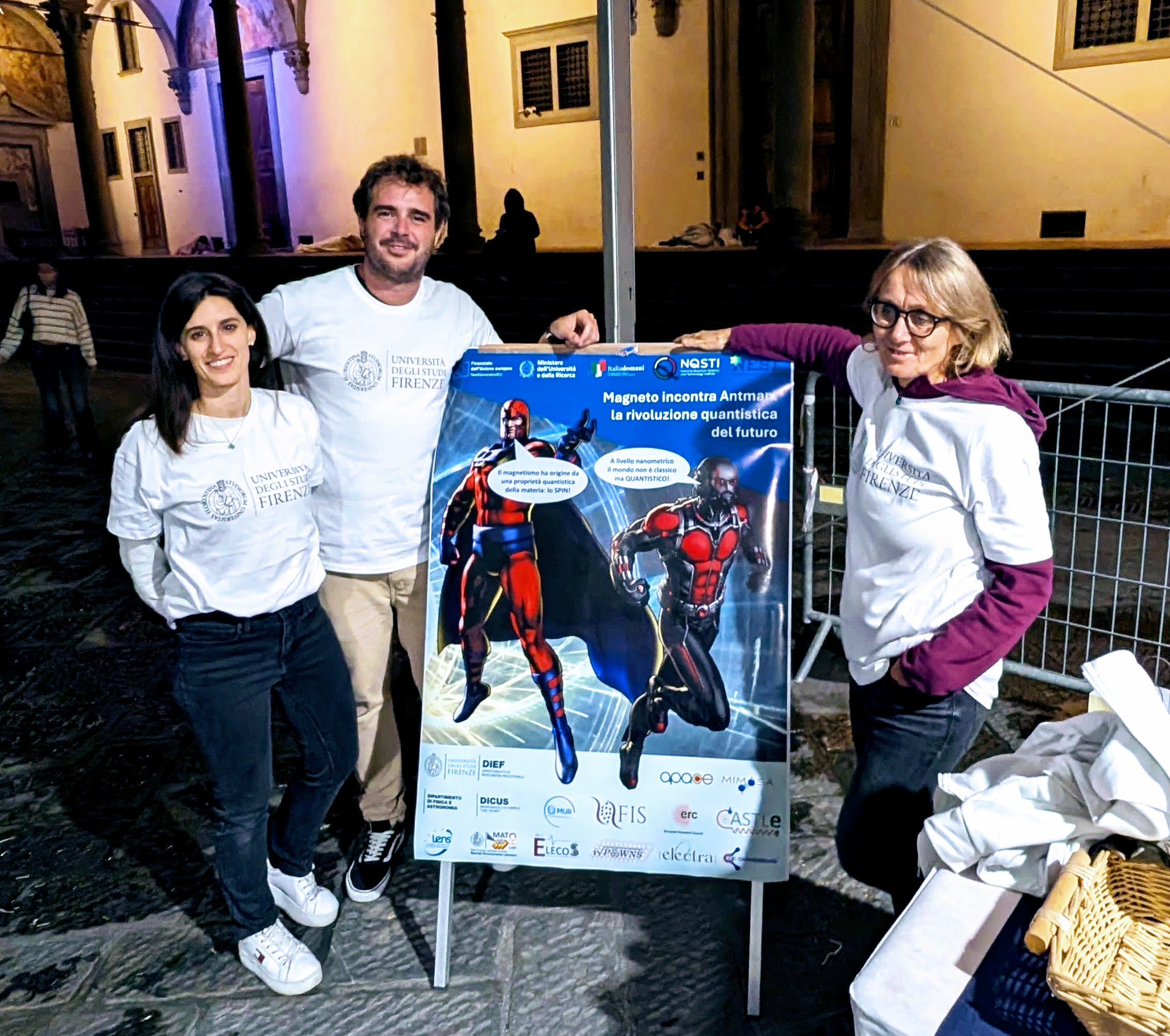 Ricercatori e ricercatrici dell'Università di Firenze in piazza durante la Bright Night 2025