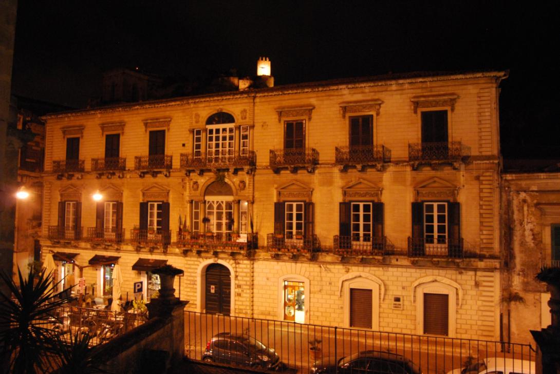 Palazzo Grimaldi, Modica, by night